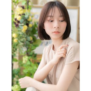 黒髪くすみカラーセンターパート小顔大人ボブ　黒髪アッシュ