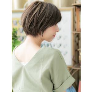 黒髪斜めバング大人かわいいショートマッシュ　プリカール