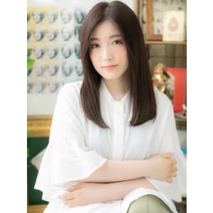 大人かわいいセンターパートバレイヤージュ　グレイアッシュ