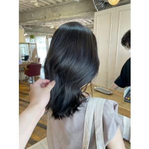 オリーブグレージュ