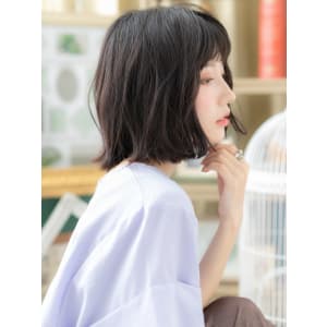 バレイヤージュ大人かわいいくせ毛風小顔ボブ　黒髪アッシュ