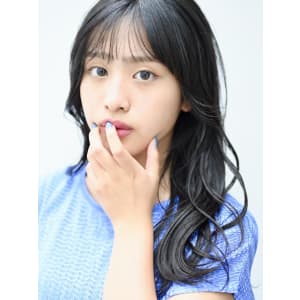 韓国風　シースルーバング　ゆるウェーブ