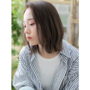 かきあげ前髪抜け感アシンメトリー大人ボブ　アッシュグレイ