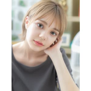 外国人風ハイトーンカラー小顔丸みショート　シースルー前髪