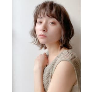 大人ガーリーオン眉エアリーボブ