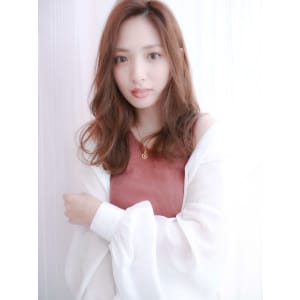 ふんわりバング大人かわいいデジタルパーマベージュ
