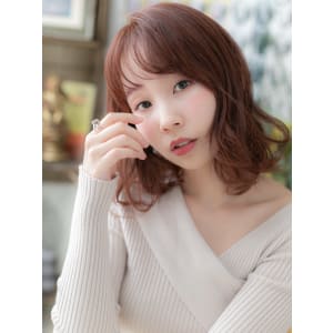 大人かわいいレッドブラウン小顔ヨシンモリ　鎖骨ミディアム