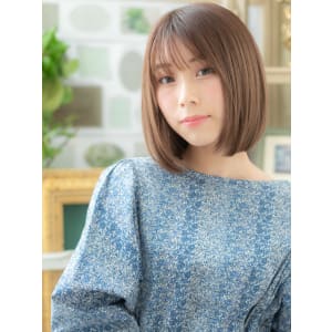 大人かわいいインナーカラー小顔前下がりボブ　ロブヘア