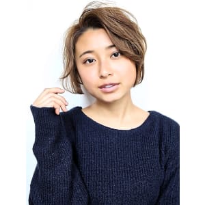 30代女性のひし形ショートボブ