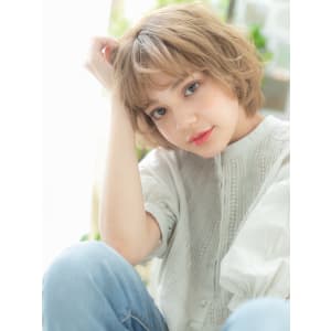 ハイトーンカラー小顔くせ毛風マッシュウルフ　ブリーチオンカラ