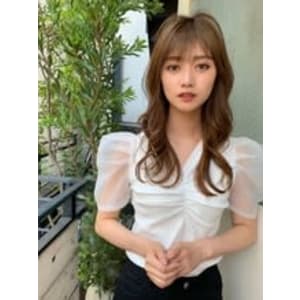 抜け感シースルーバング　ひし形ロングスタイル
