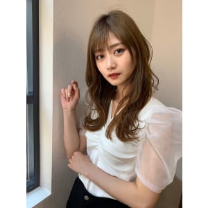 透明感ベージュカラー愛されレイヤースタイル
