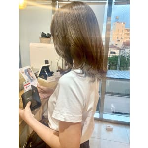 オリーブグレージュ ブリーチなし くすみカラー 韓国ヘア