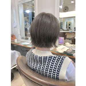 切りっぱなしボブ　ブリーチ無しベージュカラー　横浜