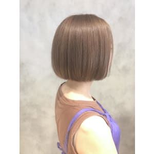 ミニボブ×ミルクティーカラー