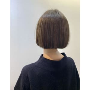 * Miik.*　顎ライングレージュボブ