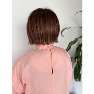 ピンクベージュ×ボブ