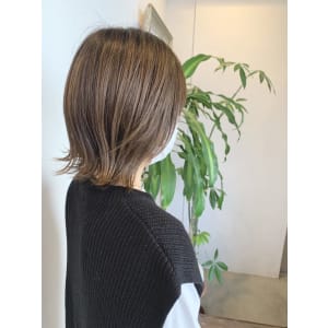 外ハネが可愛いミントベージュ