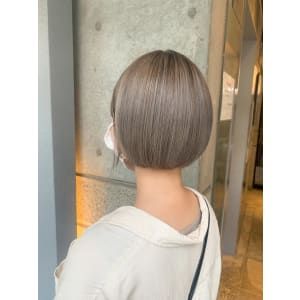 ホワイトベージュ、ショートボブ