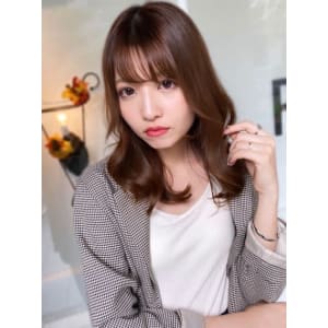 韓国式ミディアムくびれレイヤースタイル