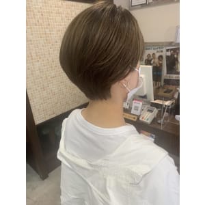 大人ショート×カーキアッシュ