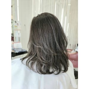 レイヤーカット/くびれ/小顔/ダブルカラー/アッシュグレー/ - QUALIS 上福岡店【クオリスカミフクオカテン】掲載中