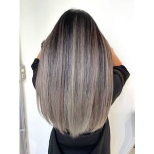 モノトーンアッシュバレイヤージュ