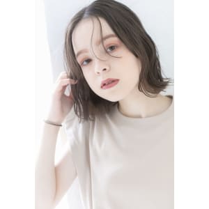 外国人風シア―グレージュ切りっぱなしボブニュアンスカール池袋