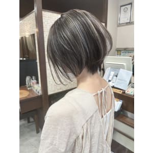 ★ショートヘアにピッタリなハイライト★