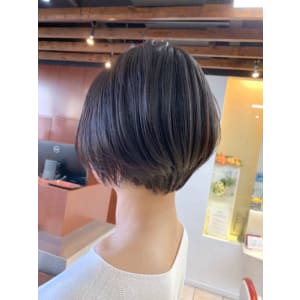ショート/ショートボブ/グラデーション/小顔/丸み/20代 - QUALIS 上福岡店【クオリスカミフクオカテン】掲載中