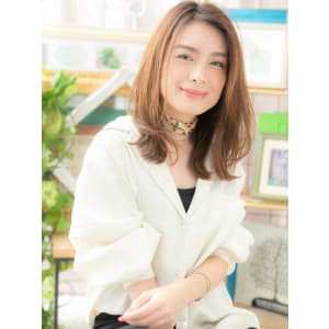 かきあげバング外国人風小顔流れるレイヤー　カーキアッシュ