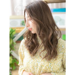 外国人風ハイライト大人巻きセンターパート　うる艶髪