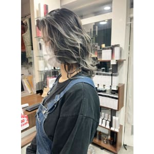 ★プラチナシルバーベージュのバレイヤージュ★
