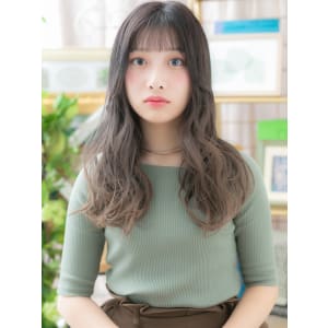 くすみカラーくせ毛風透けバング小顔大人巻き　前髪ぱっつん