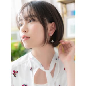 ナチュラルモードうる艶髪小顔前下がりボブ　透けバング