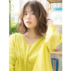 センターパート流れるレイヤーアンニュイヘア　結べるボブ