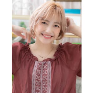 ホワイティアッシュ外国人風くせ毛ショート　眉上バング - COVER HAIR & SPA bliss【カバーヘア アンド スパ ブリス】浦和/浦和西口店【カバー ヘア アンド スパ ブリス ウラワ ウラワニシグチテン】掲載中