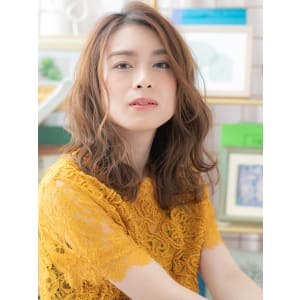 暖色系カラーくせ毛風大人巻きエアリーミディ　アンニュイヘア