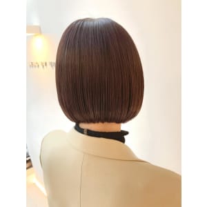 秋カラー　ミニボブ　小顔効果　ぱつっとボブ