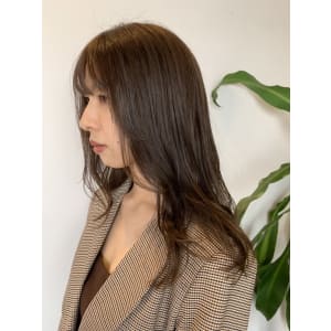 顔まわりが可愛いロングスタイル