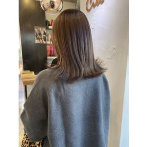 チャコールグレー