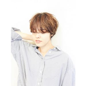 大人可愛いパーマショートヘア