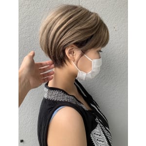 インスタ人気　ベージュ　骨格矯正ショート　20代　30代