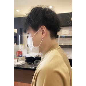 ツーブロック　前下がりマッシュにツイストスパイラルパーマ