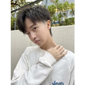 刈り上げ伸ばしマッシュ×波打ちカール