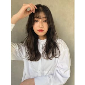 miu&岩本康太 女性らしく色っぽい魅力のロングヘア