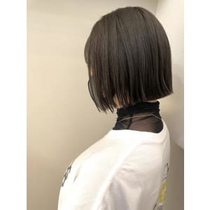 Neolive aim グレージュ　ぱつっとボブ