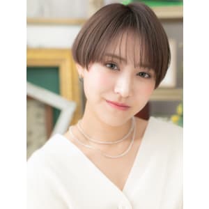 小顔透けバングナチュラルマッシュショート　グレイアッシュ