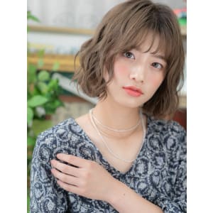 ゆるふわくびれボブ前下がり小顔前髪カール　くせ毛ショート