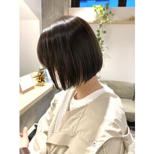 ぱつっとボブ　×   とろみベージュな暗髪
